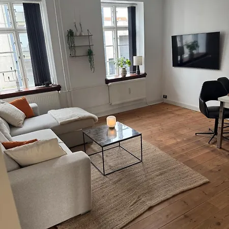 Daire Charming Apartment In The Heart Of Fredericia *